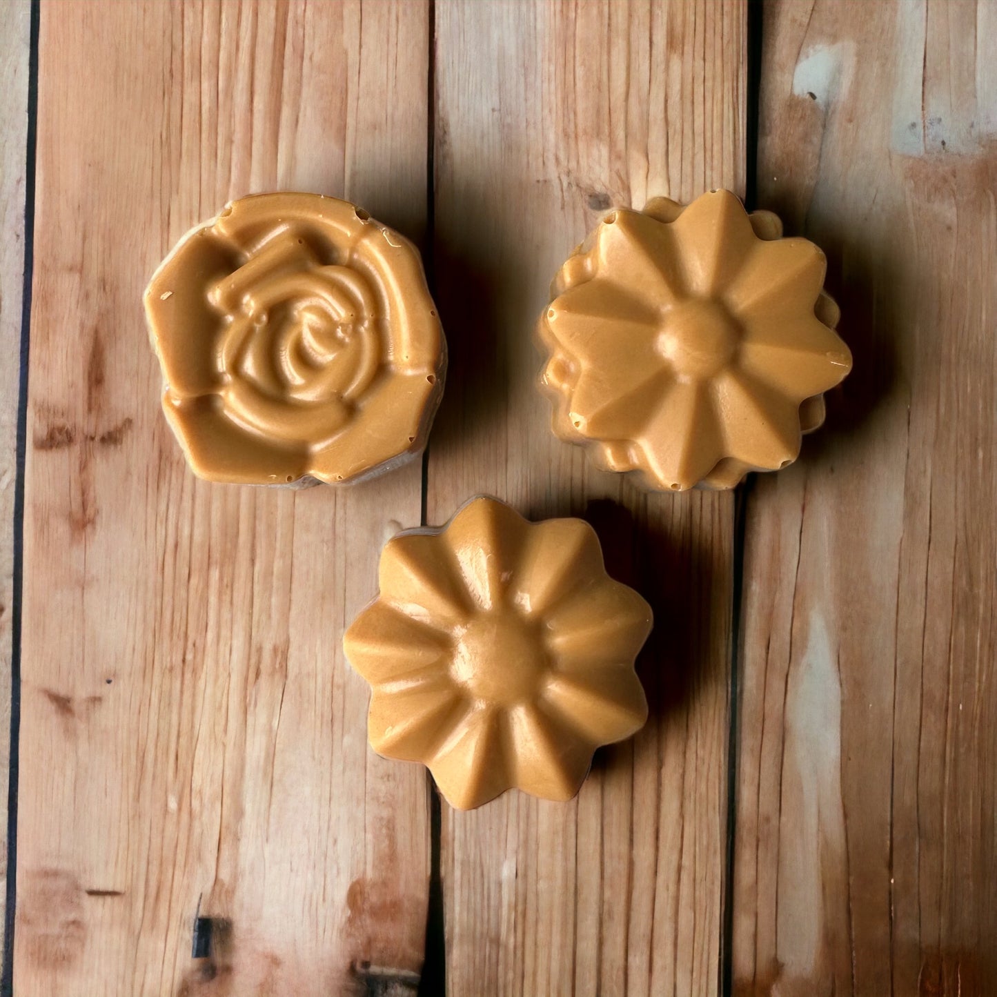 Caramelized White Chocolate Flowers
